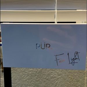 PUR fair light face palette